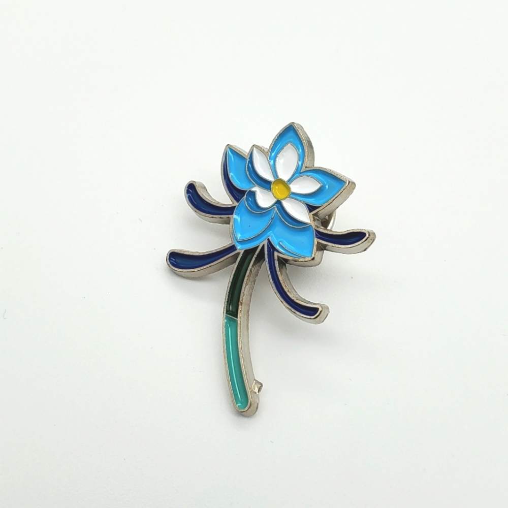 NWT Blue flower pin - Picture 1 of 4